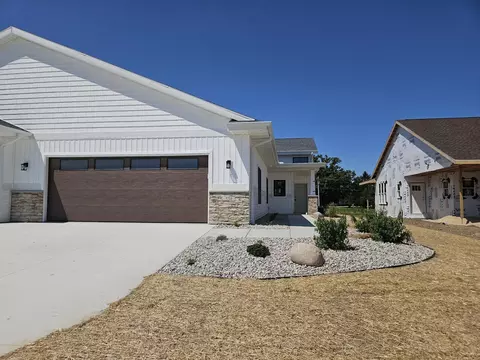 3711 Newcastle Dr #35, Janesville, WI 53546