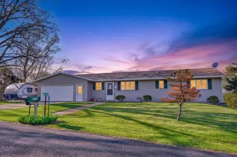 w7797 Summit Drive, Pardeeville, WI 53954
