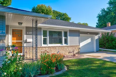 1806 Sachtjen St, Madison, WI 53704