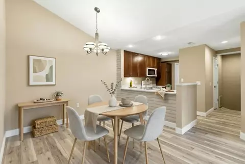 3282 Stonecreek Dr, Madison, WI 53719