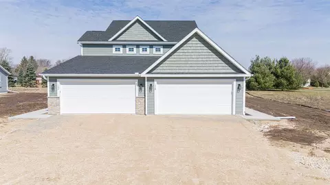 118-120 E Ash Ln, Milton, WI 53563