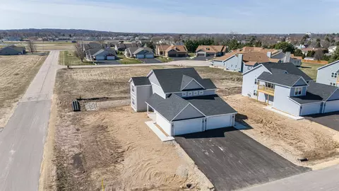 View/Area - 1832-1834 W Kyle Cir, Beloit, WI 53511 photo 2 of 4