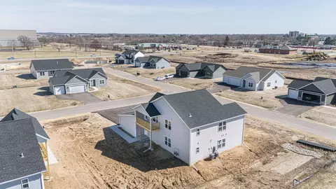 View/Area - 1832-1834 W Kyle Cir, Beloit, WI 53511 photo 3 of 4