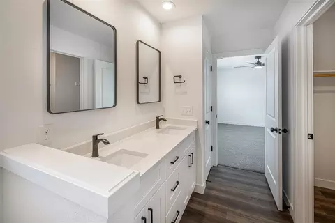 Bath - 1812-1814 W Kyle Cir, Beloit, WI 53511 photo 2 of 2