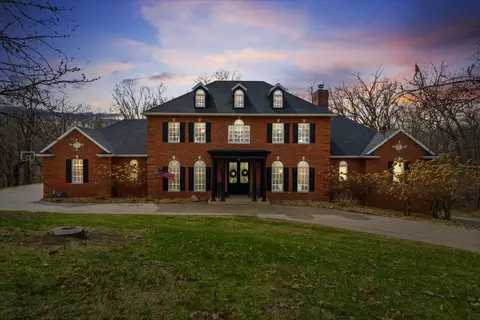 77 Roosevelt Dr, East Dubuque, IL 61025