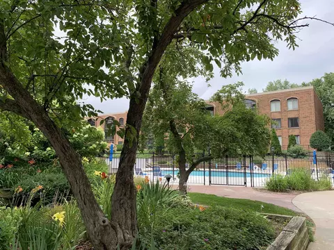 6302 Mineral Point Rd #303, Madison, WI 53705