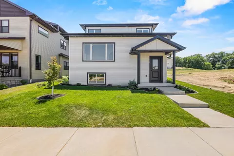 448 Gunderson Dr, Portage, WI 53901