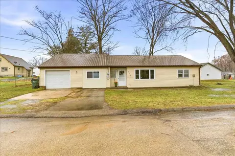 302 Wisconsin St, Wonewoc, WI 53968