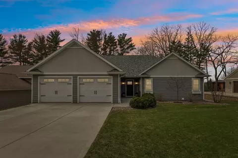 w9063 Lakeview Drive, Cambridge, WI 53523
