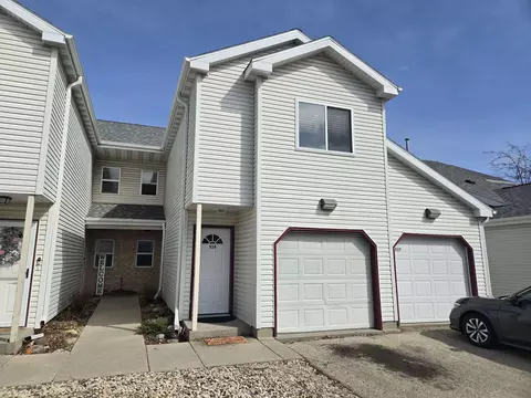 939 Rockefeller Ln, Madison, WI 53704