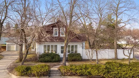 809 W Edgewater St, Portage, WI 53901