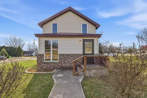 313 S Depot St, Fox Lake, WI 53933