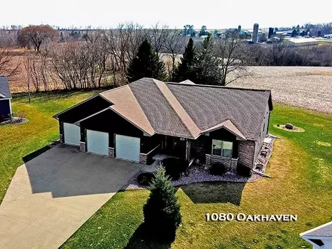 1080 Oakhaven Ct, Platteville, WI 53818