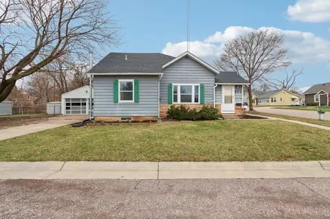 802 W Franklin St, Portage, WI 53901