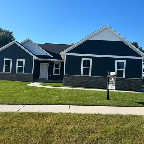 190 Deerrun Dr, Fall River, WI 53932
