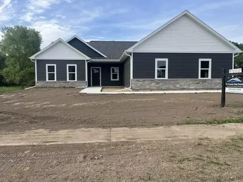 190 Deerrun Dr, Fall River, WI 53932