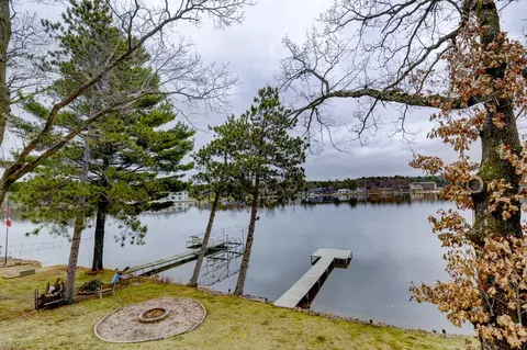 842 E Hiawatha Dr, Wisconsin Dells, WI 53965