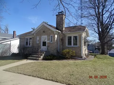 626 W Pleasant St, Portage, WI 53901