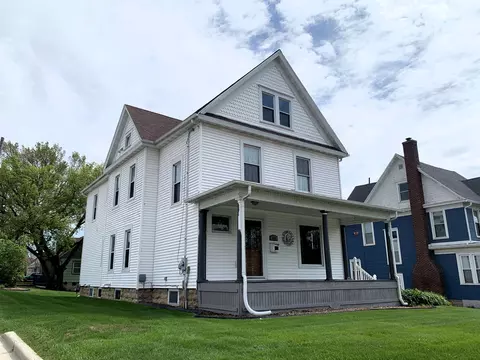 656 W James St, Columbus, WI 53925