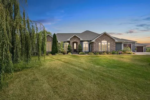 1679 Marian Ct, Mineral Point, WI 53565
