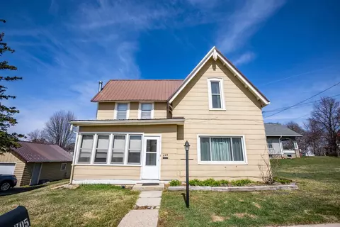 705 Fountain St, Mineral Point, WI 53565