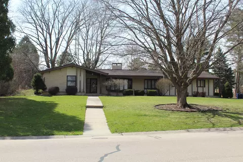 833 N Marion Ave, Janesville, WI 53548