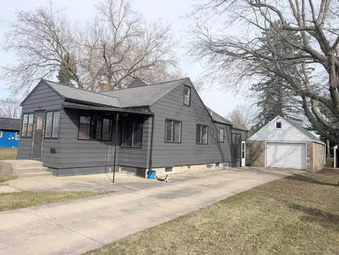 408 Mill St, Fox Lake, WI 53933
