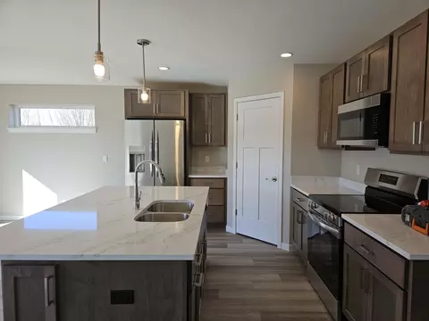 3767 Avery Ln, Janesville, WI 53546