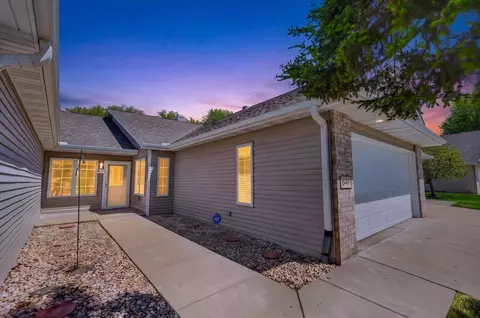 649 Springbrook Cir #46, Deforest, WI 53532