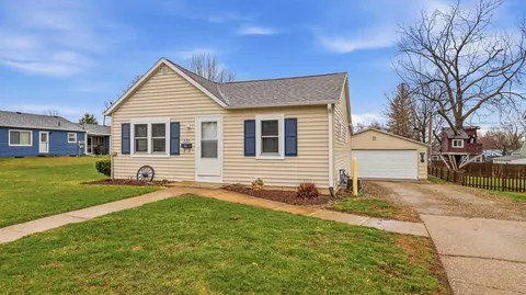 325 Elmer St, Platteville, WI 53818