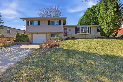 7207 Fortune Dr, Middleton, WI 53562