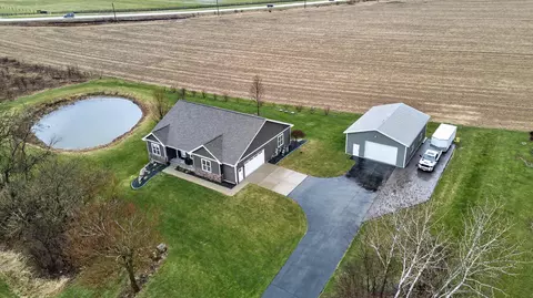 1823 S Brooklyn Dr, Stoughton, WI 53589