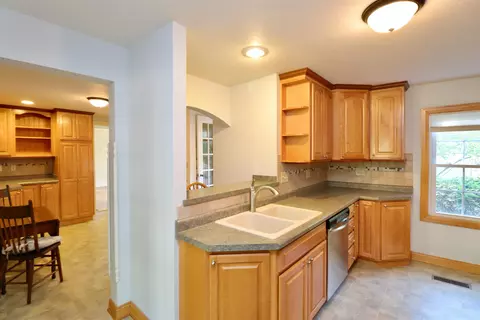 2331 W St Lawrence Ave, Beloit, WI 53511 photo 13