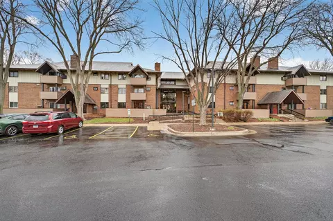 14 Maple Wood Ln #18, Madison, WI 53704