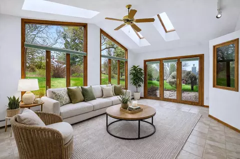 224 Deer Ridge Dr, West Bend, WI 53095