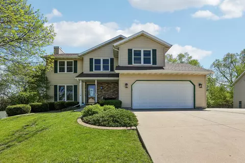 422 Oakwood Dr, Oregon, WI 53575