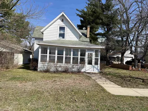 432 W Front St, Muscoda, WI 53573