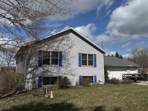 e8032 East Lake Virginia Road, Reedsburg, WI 53959