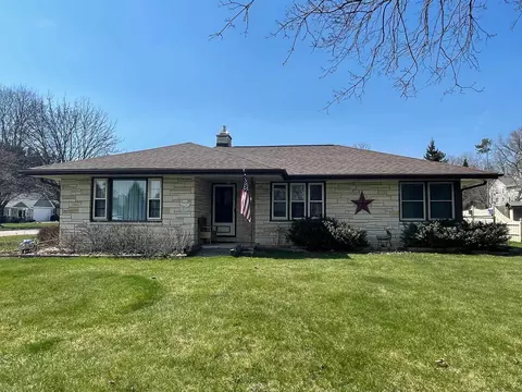 w240n6291 Maple Ave, Sussex, WI 53089