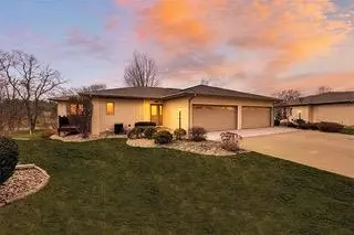 1242 Springbrook Dr, Baraboo, WI 53913