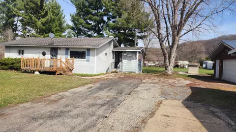 17432 Oakes Rd, Boscobel, WI 53805