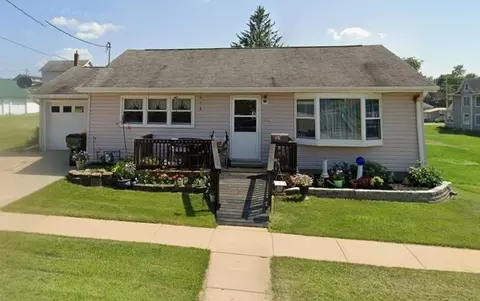324 Walnut St, Lancaster, WI 53813