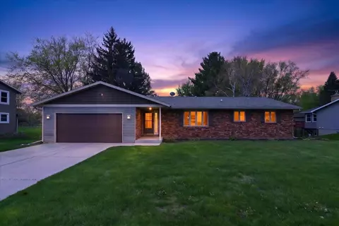508 Woodvale Dr, Deforest, WI 53532