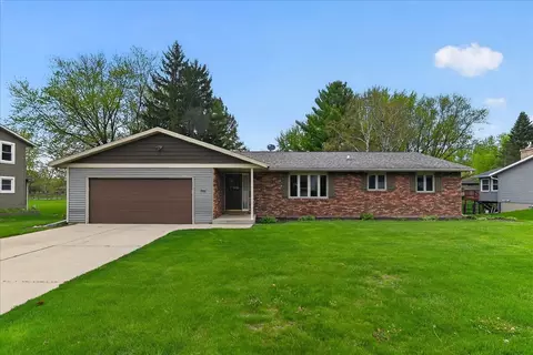 508 Woodvale Dr, Deforest, WI 53532