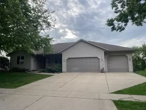 713 S 2nd St, Mount Horeb, WI 53572