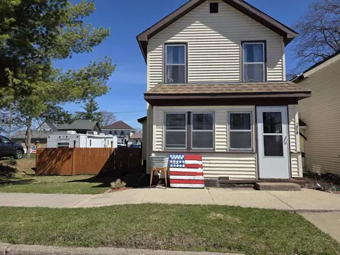 206 Railroad St, Elroy, WI 53929