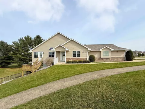 128 Summit Ct, Columbus, WI 53925