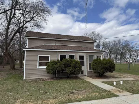 106 N 2nd St, Avoca, WI 53506