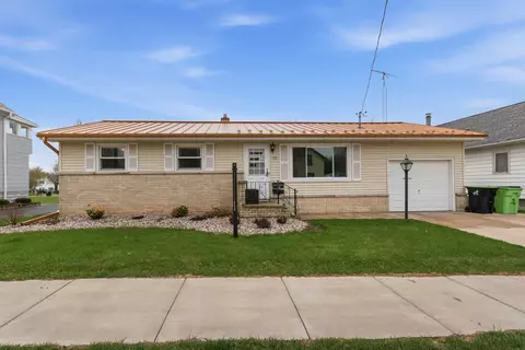 127 E Davis St, Beaver Dam, WI 53916