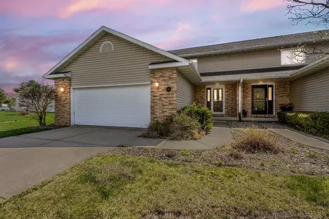 1014 S Perry Pkwy, Oregon, WI 53575